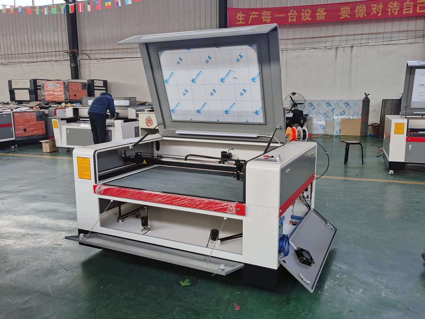 CNC Laser for Wood Acrylic Fabric Cutting with CO2 80W 100W 150W 180W 300W Laser Tube