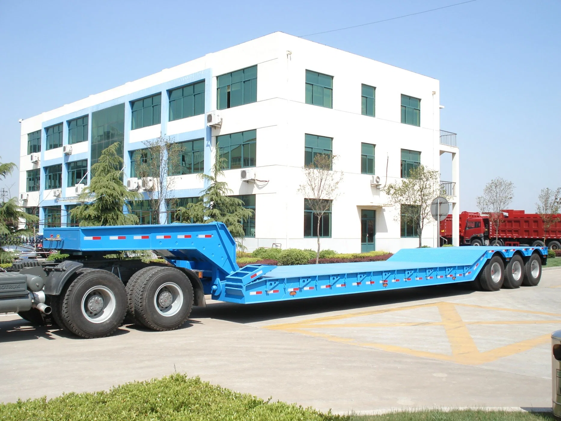 Front Load Gooseneck Removable Low Boy Trailer for Construction Machinery Transportation