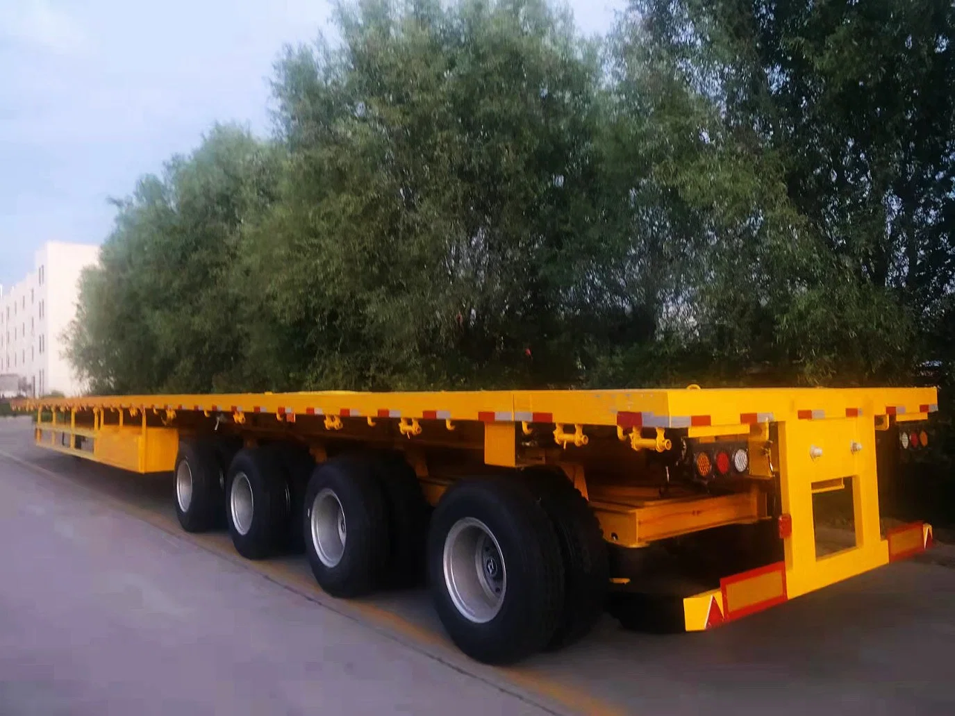 PLATAFORMA plana de 28ft 3 ejes contenedor de plataforma plana Semirailer/Semi Truck Remolque con tren de aterrizaje Jost