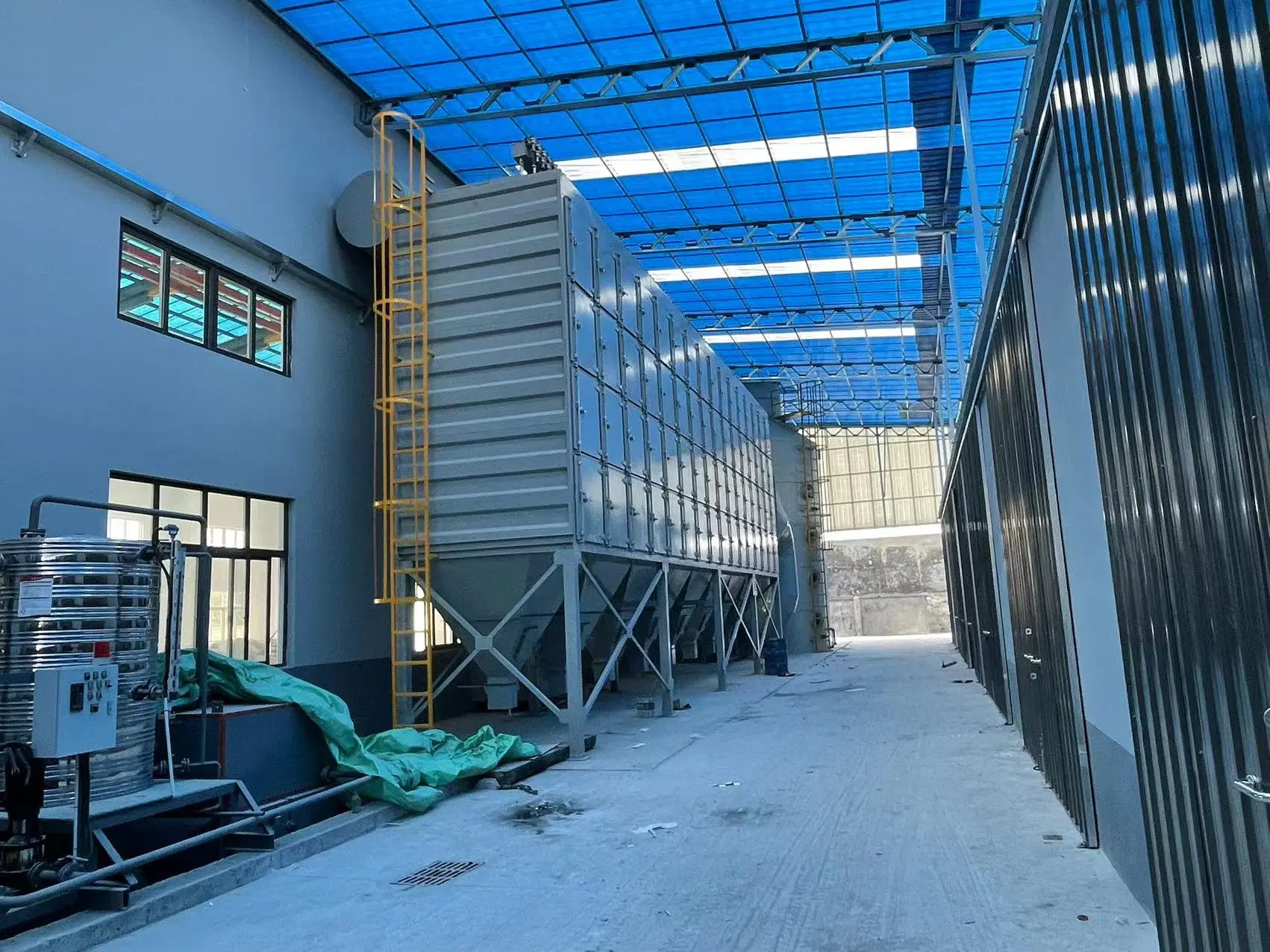 Gestation-with Front Door Farrowing Crates for Pigs