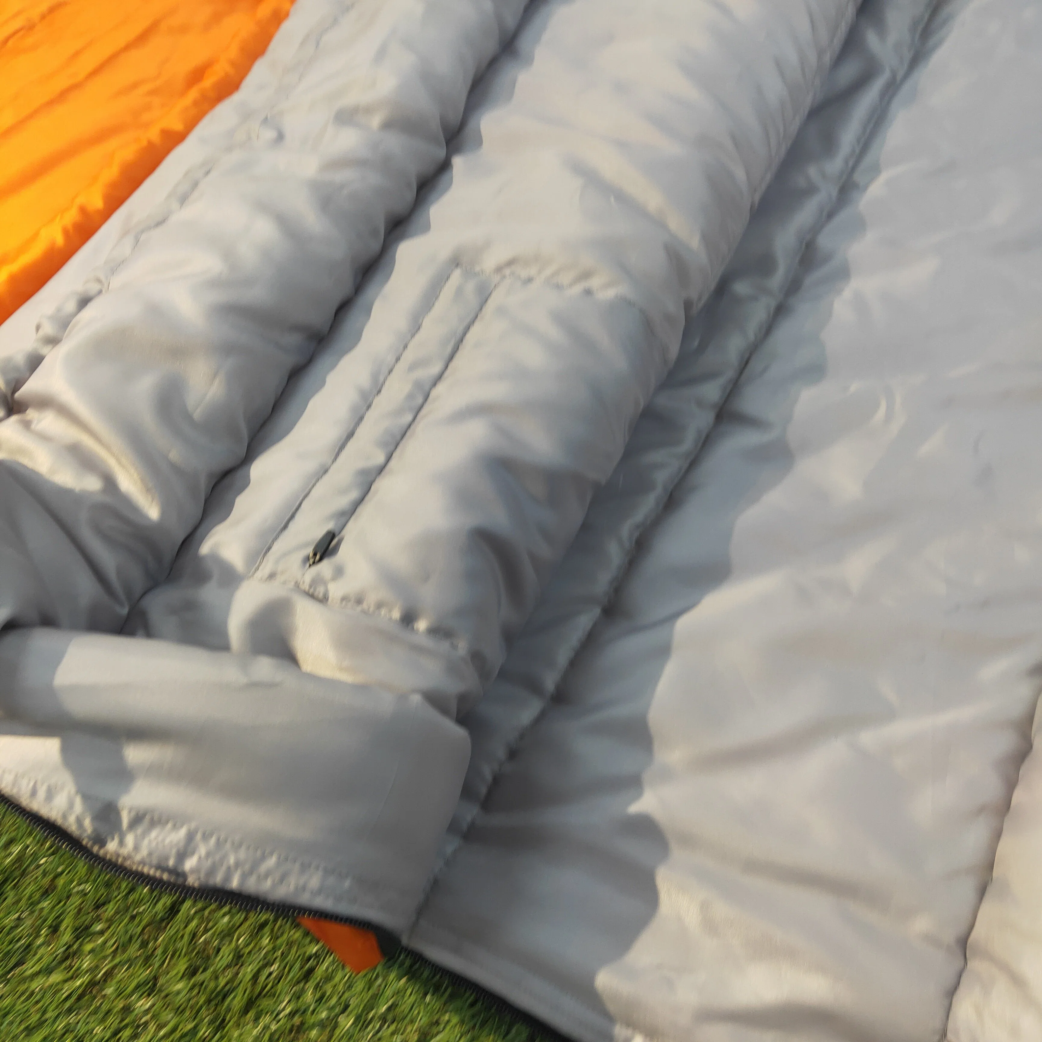 Thick Customized Logo Emergency Sleeping Bag with Neck and Zip Baffle