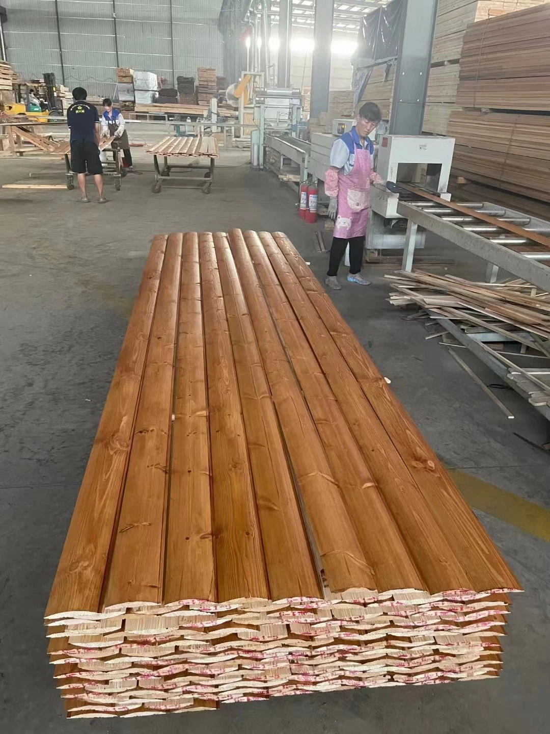 Engineering Pine Drying Long Size Round Wooden Column