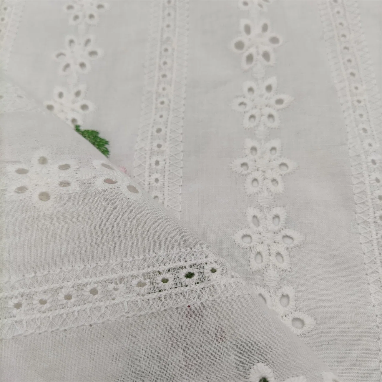 100%Cotton Lace Eyelet Embroidery with Tulip Embroidery Fabric for Girl Garment