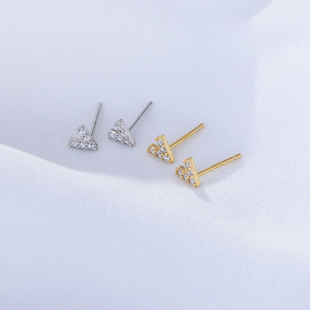 Minimalista 925 Joyería de Plata y chapado en oro CZ la letra V Bisutería Stud Earrings para mujeres