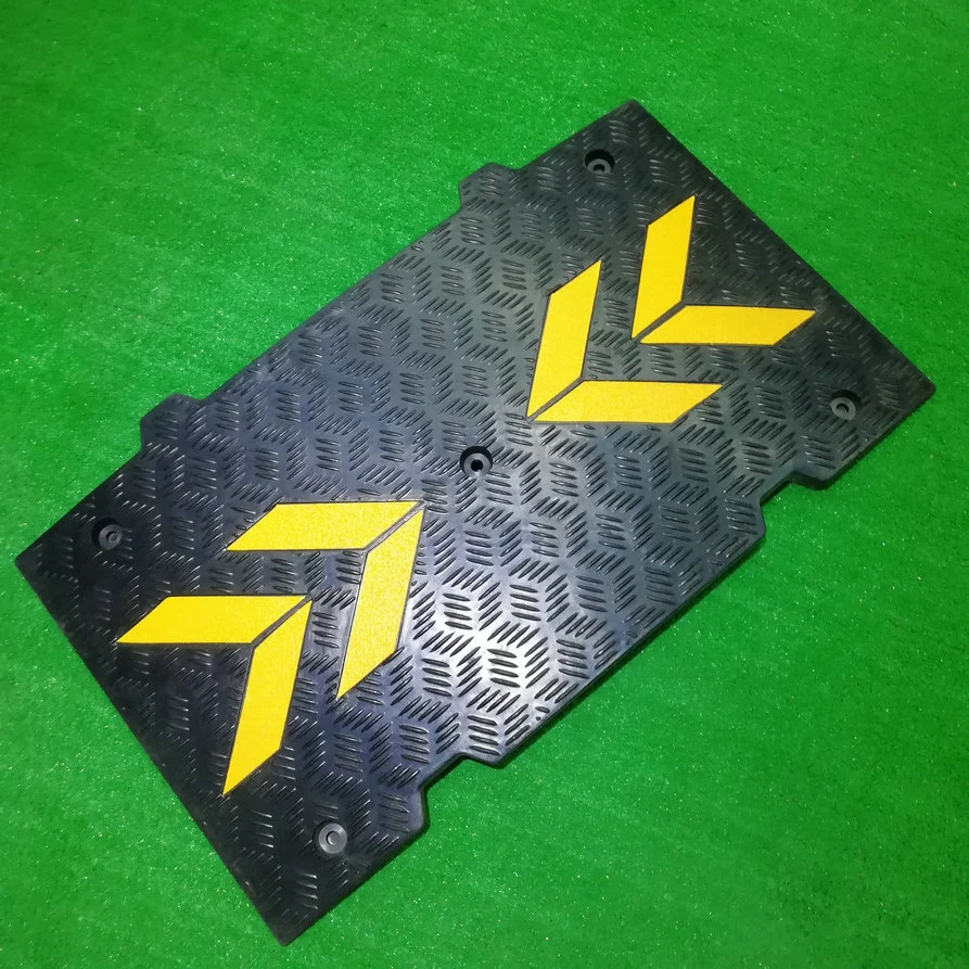 90cm Rubber Speed Hump (Arrow Shape Reflective)