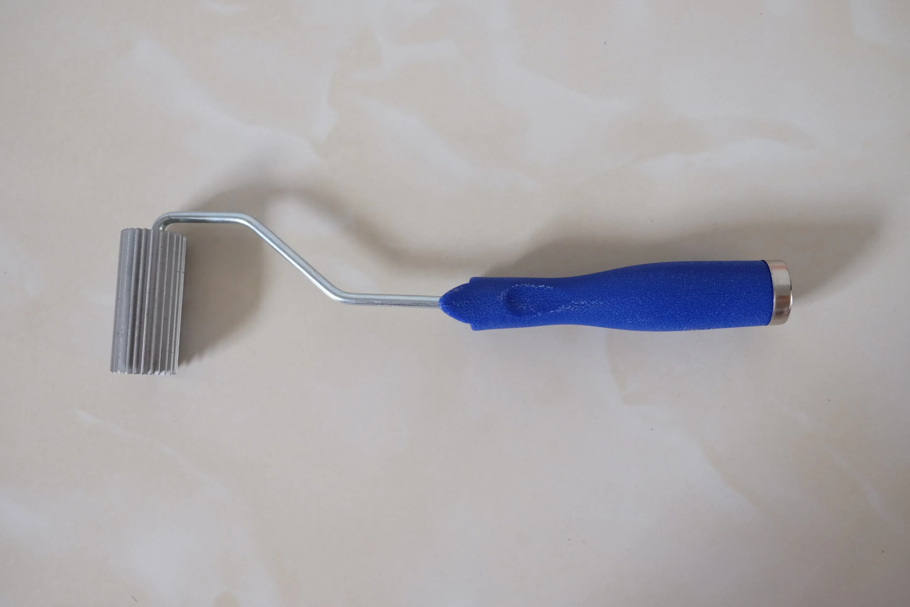 Customized Zinc Plated Blue Plastic Handle Aluminum Paddle Roller Fiberglass Roller 30mm X 75mm for FRP Laminating