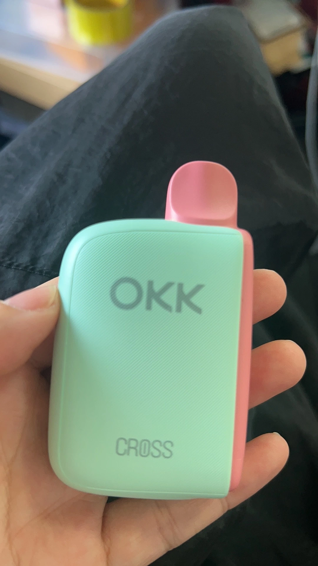 L'Okk Hot-Selling Croix Pod remplaçables appareil avec remplie au préalable les gousses 12ml multiples Vape Falvors jetables