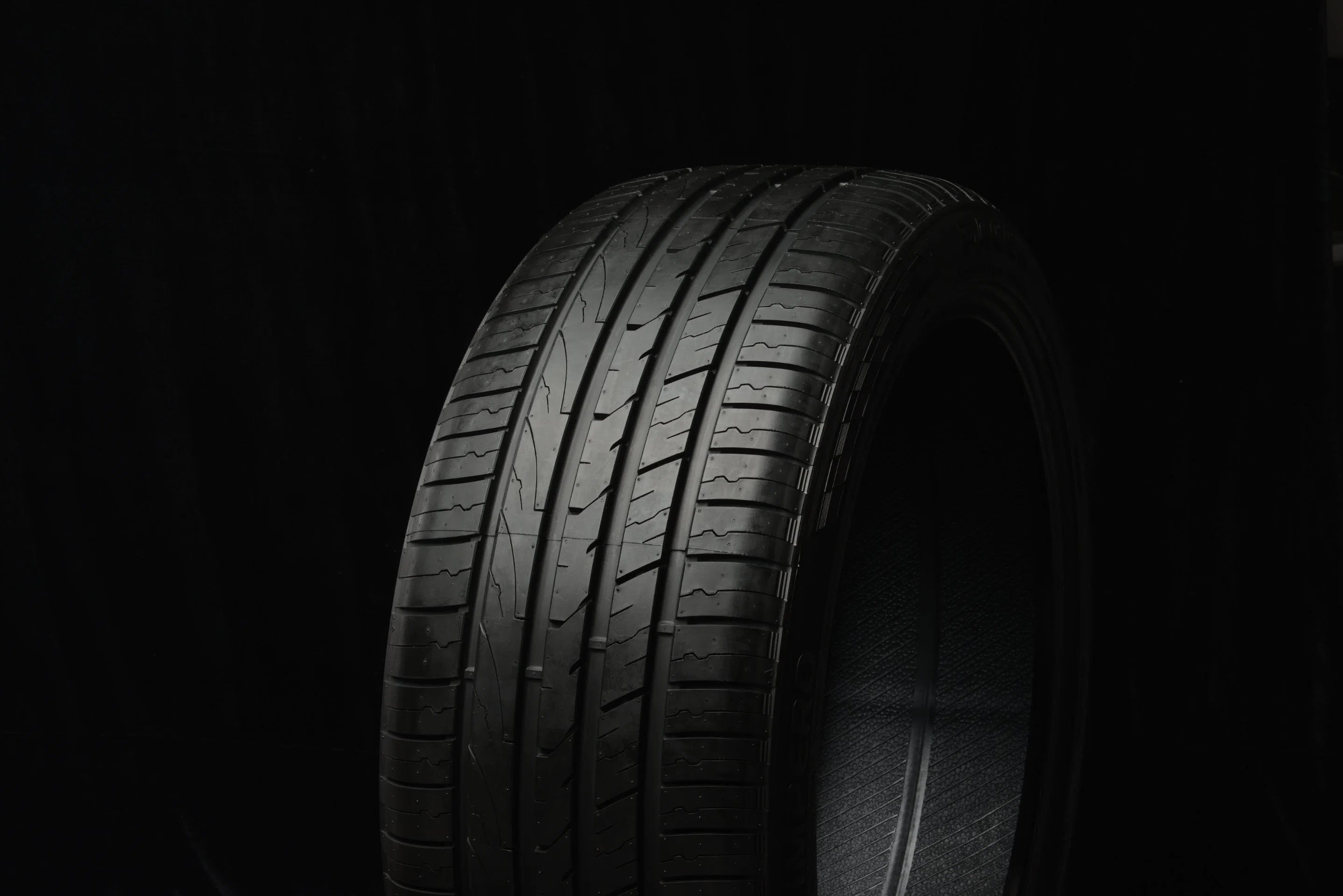 Solid and Durable Zeta Brand Passenger PCR Car Radial Tyres