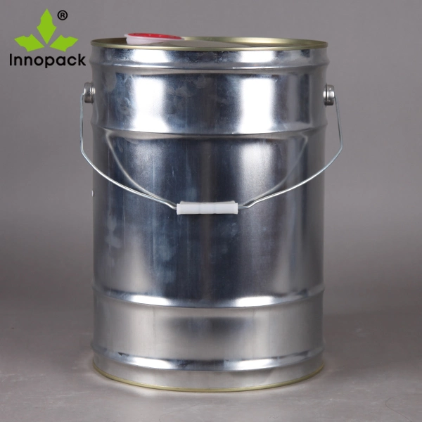 El tambor de aceite de metal de 20 litros con pico y asa