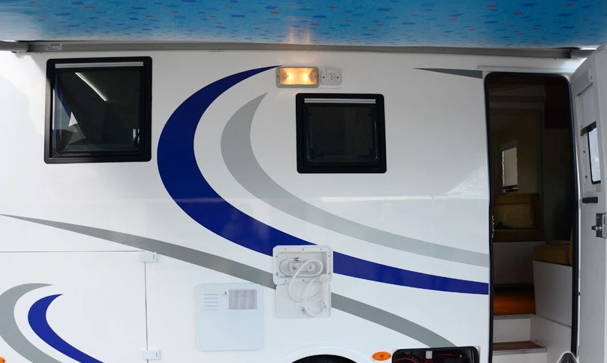 Caravan and Motorhome Push Window for Right Angle Cut-out Hole