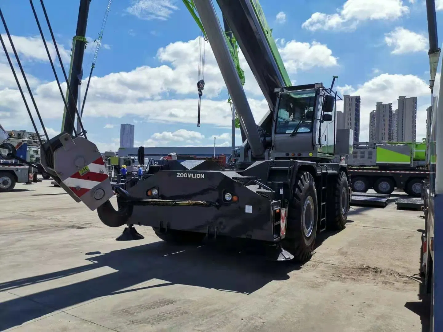 Rt75 Zoomlion de seconde main utilisé 75 tonne grue télescopique Terrain accidenté prix bon marché