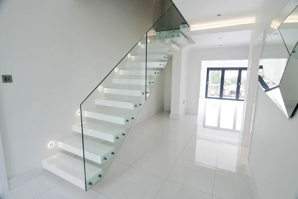 Australia Style Modern Single Stringer Glass Stair Step