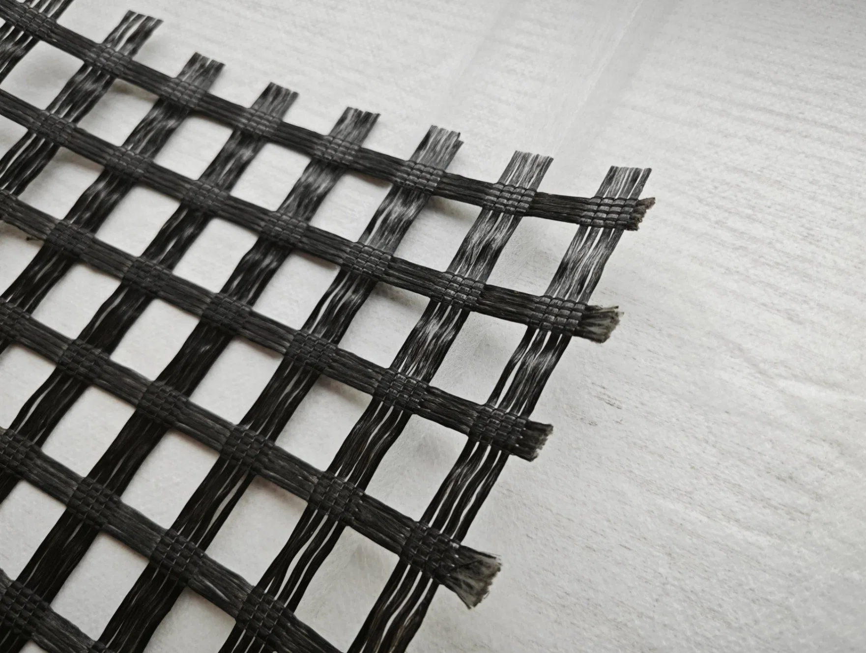 80kn Building Materials Polyester HDPE Geogrid Warp Knitting Bonding Stabilizer Material