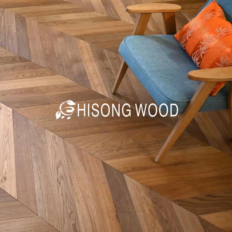 En el interior de roble de estilo nórdico de espina de pescado Parquet multicapa suelos de madera maciza