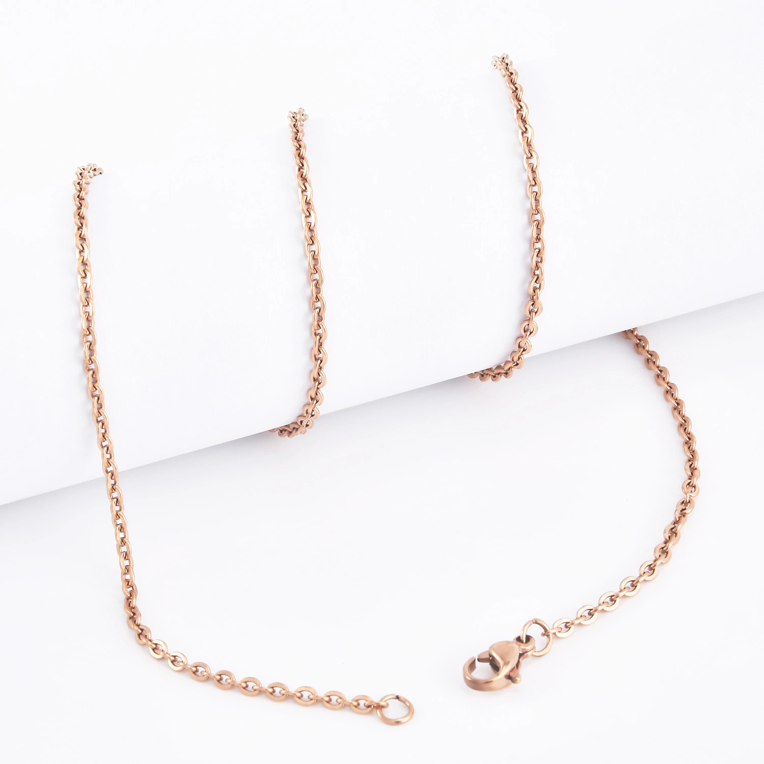 Flat Crossed Stainless Steel Chain Necklace Gold Plated as Costume Accessories