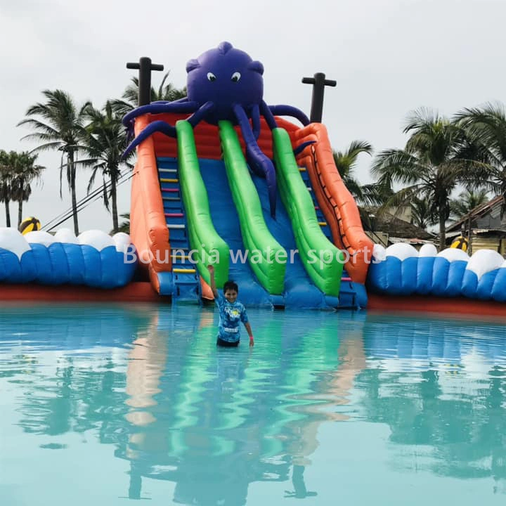 Parque aquático inflável de piscina de água com escorregadores para crianças/adultos, comercial e ao ar livre.