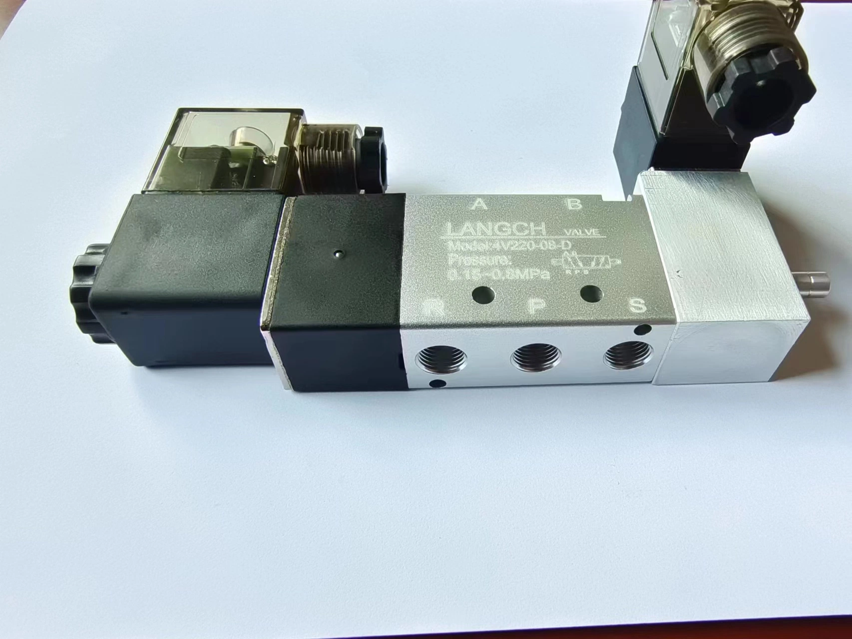 Hot Sale 4V220-08-D Solenoid Valve Pneumatic Valve