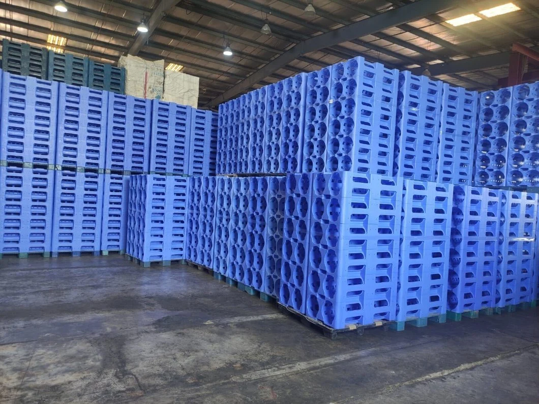 Muy resistente y fuerte 1000x600x300mm Blue 4 Métrica Modular de bolsillo de HDPE de 19 litros apilable de plástico de 5 galones de agua embotellada Rack de los precios de la botella de agua