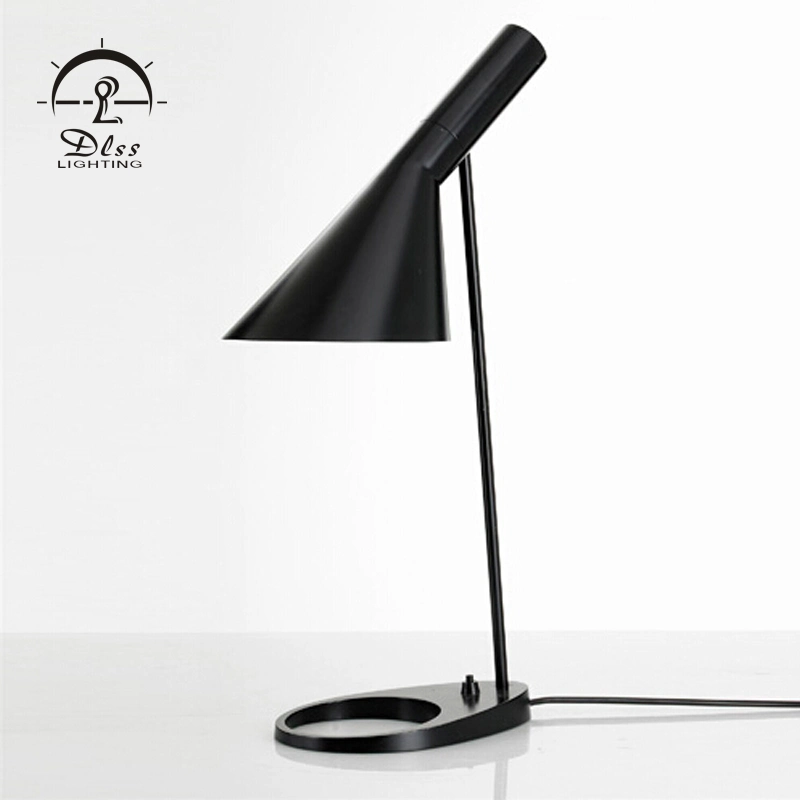 Un style simple noir pour la lecture de l'éclairage Lampe de table