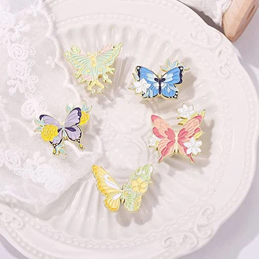 Wholesale/Supplier Factory Manufacturer Custom Butterfly Iron Gold Plated Soft Enamel Pin as Souvenir Gift for Friends Family Partner