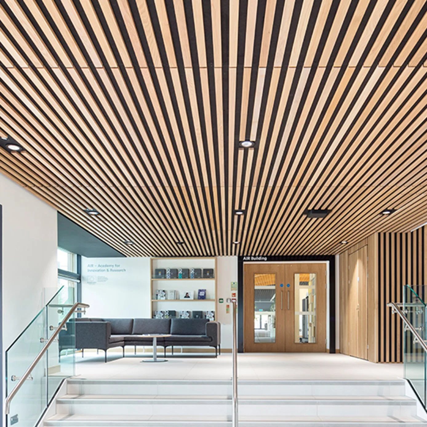 Decoración de pared de tablero de madera resistente al sonido de alta calidad Paneles de pared de listones acústicos