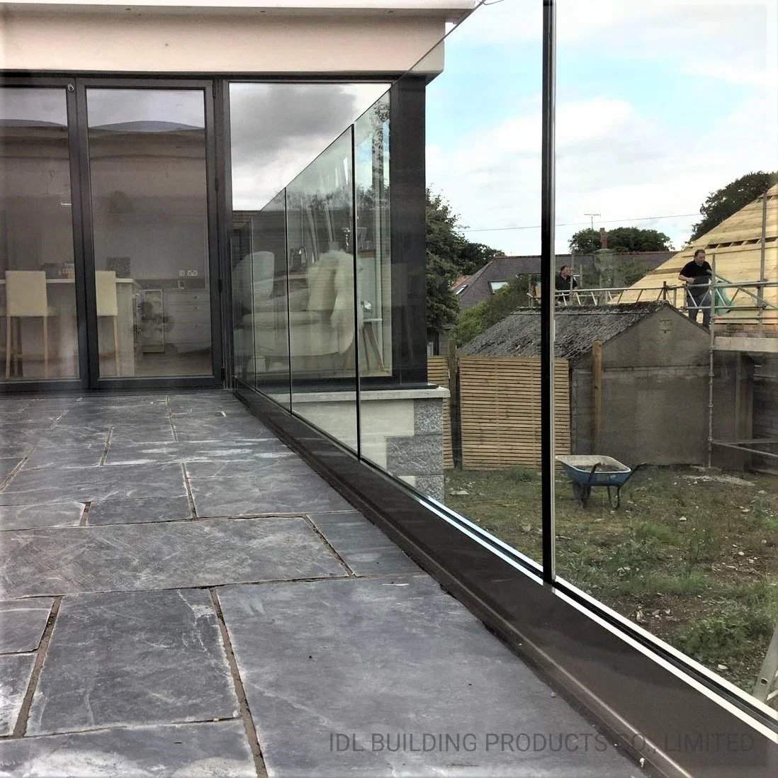 Best View High Quality Extrusion Terrace Frameless Glass Balustrade Balcony U Channel Aluminum Base Shoe Glass Railing System Design