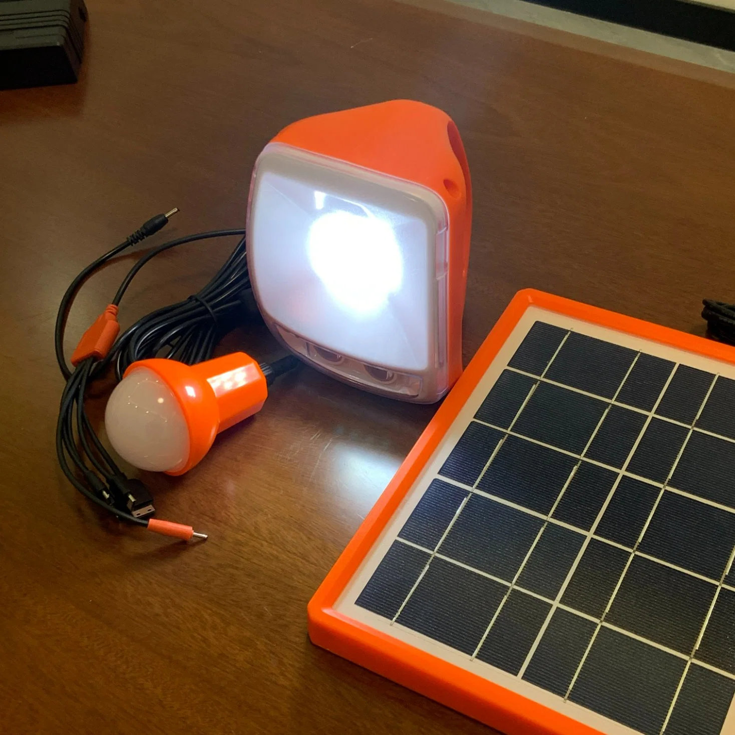 Long Lasting LED Solar Camping Lantern with Phone Chargers