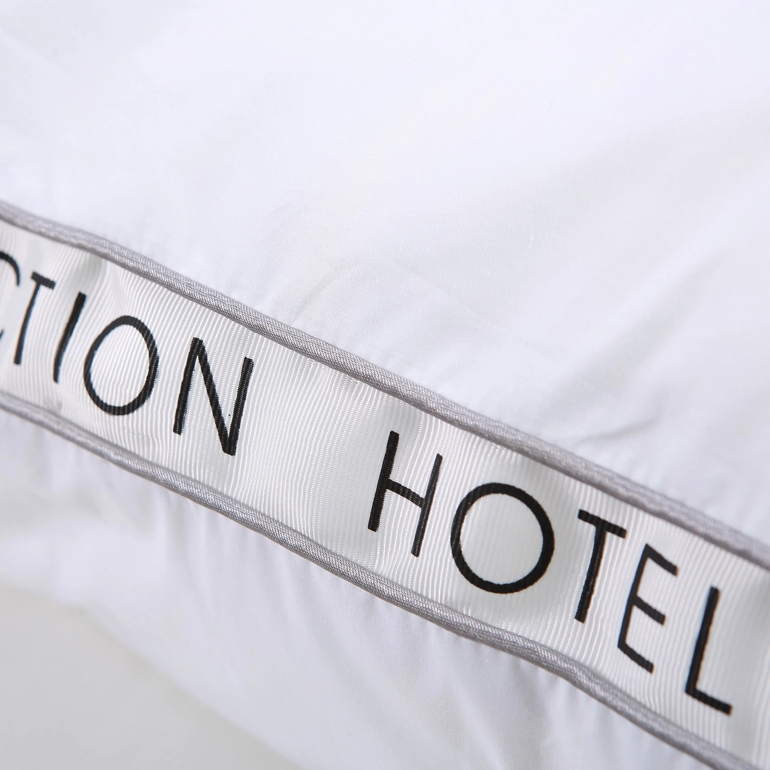 Hotel de lujo 100% algodón almohada con la escuadra pared con relleno de poliéster