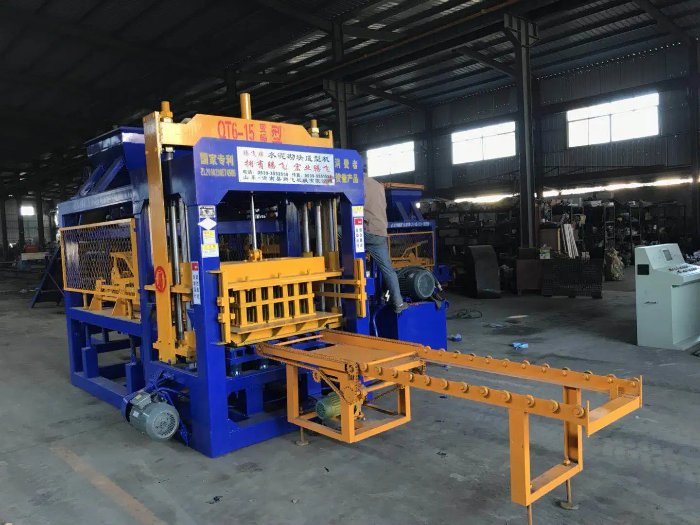 Qt6-15 Fully Automatic Hydraulic Concrete Cement Building Hollow Paving Paver Brick and Block Making Machine Construction Machinery