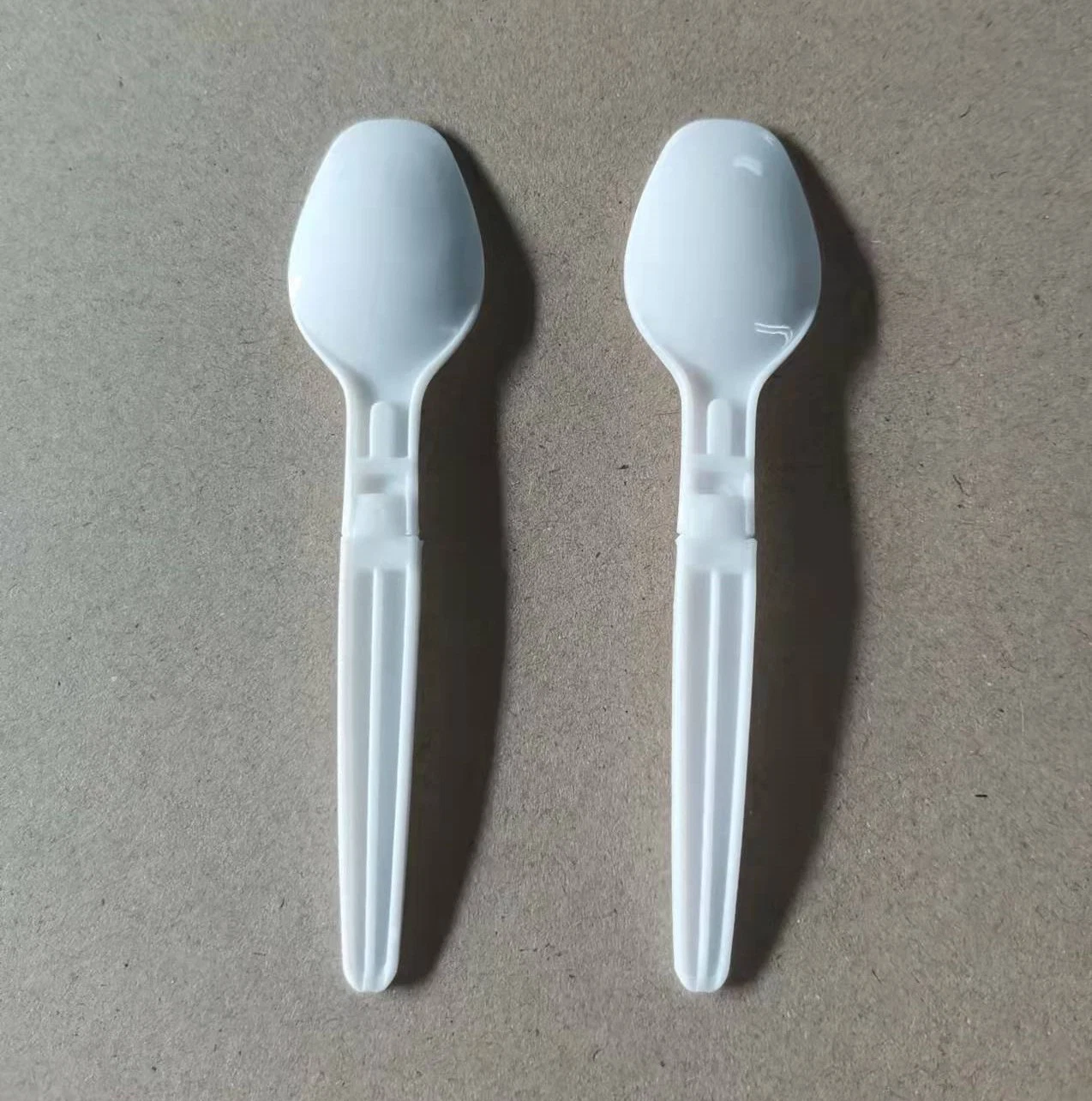 Fabricante Venta desechable biodegradable Blanco Flatware Mini Foldable PLA Cucharas de plástico