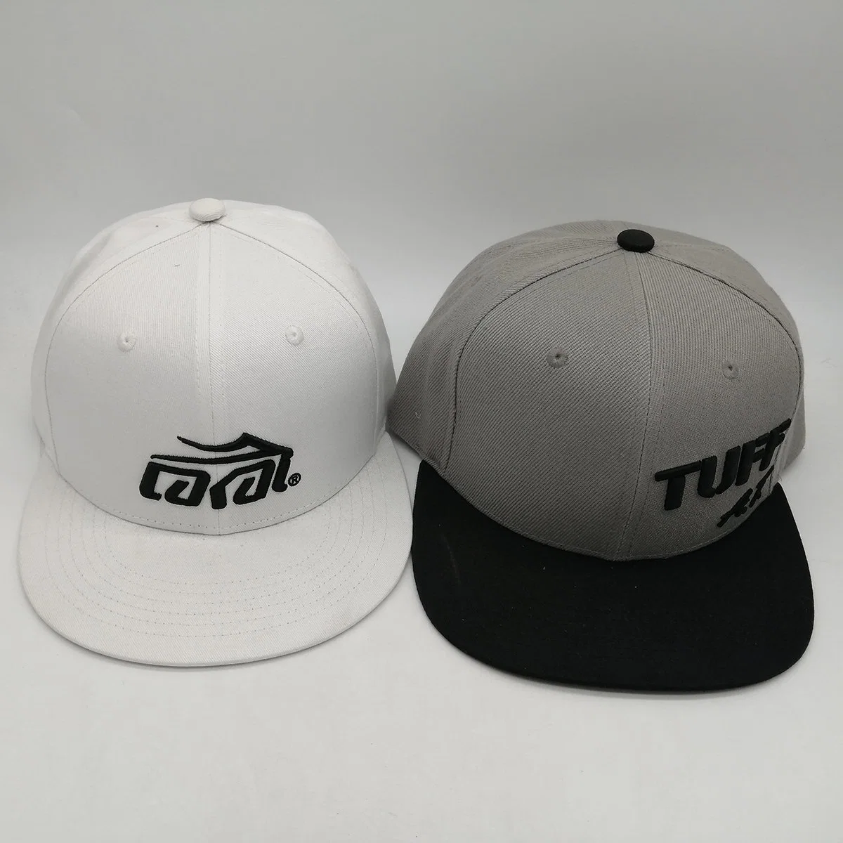 Shenzhen Wholesale/Supplier Fashion Cheap Custom 3D Embroidery White 6 Panel Snapback Hats Caps