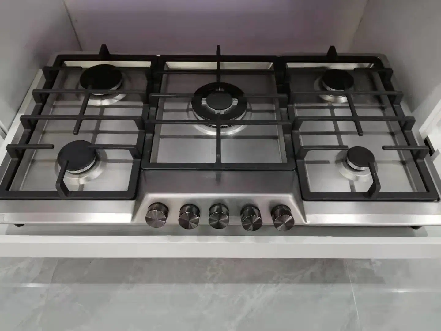 Cuisinière à gaz intégrée de la table de cuisson en fonte Électroménager de cuisine avec certificat CE construit en 5-Burner cuisinière à gaz