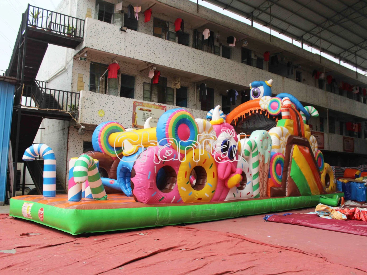 Wholesale/Supplier Cartoon Outdoor Candy Inflatable Toy Course Obstacle Commercial Games Playground