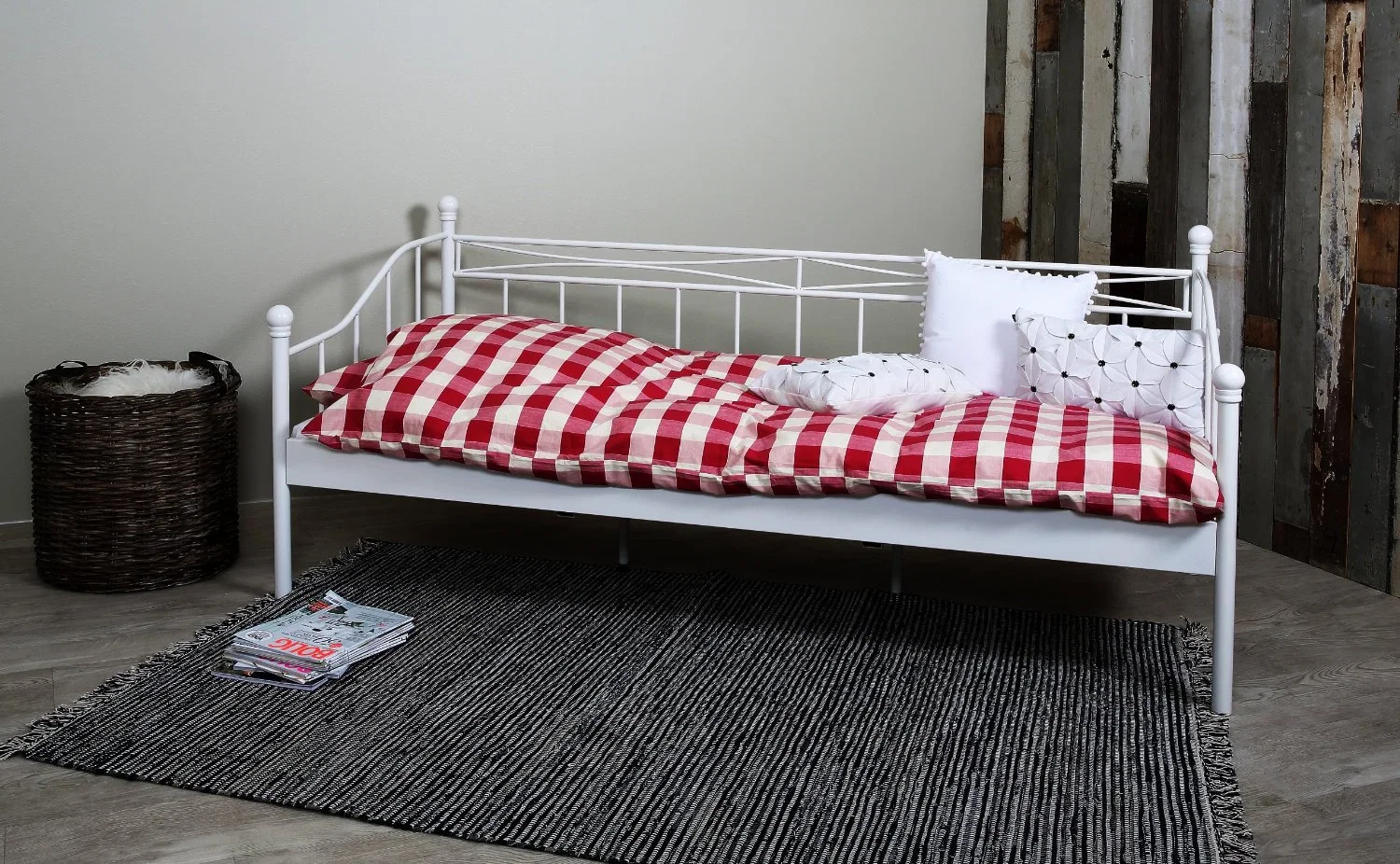 Daybed Day Bed 3ft Single Stylish Design/ Metal Day Bed