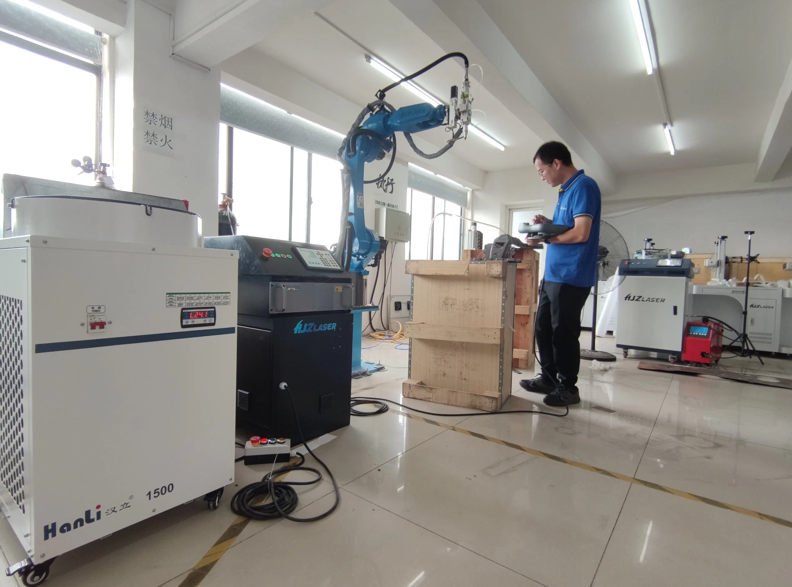 machine de découpage au laser à filtre avec le bras du robot 1500W