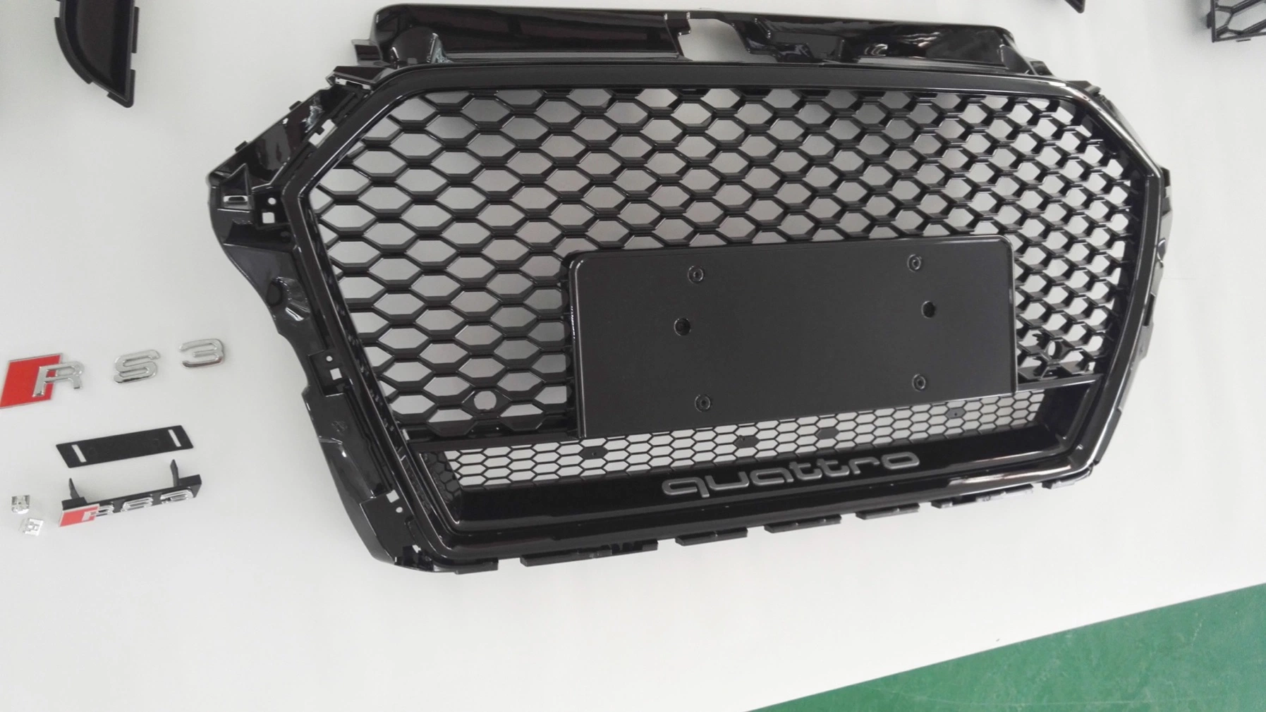 Venta de toda la fábrica de piezas del kit de carrocería Accesorios coche rejillas del paragolpes delantero Kit para el Audi A3 RS3 2017-2019