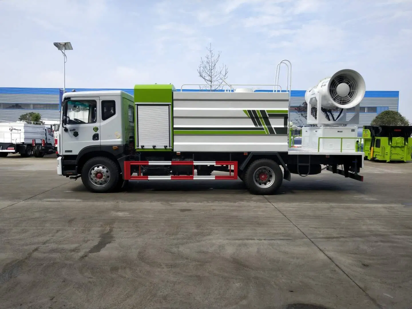 Dongfeng petit 5000litres pulvérisateur de suppression de poussière 20m 30m 40m du chariot de désinfection avec télécommande Air-Feed pulvérisateur pour les virus