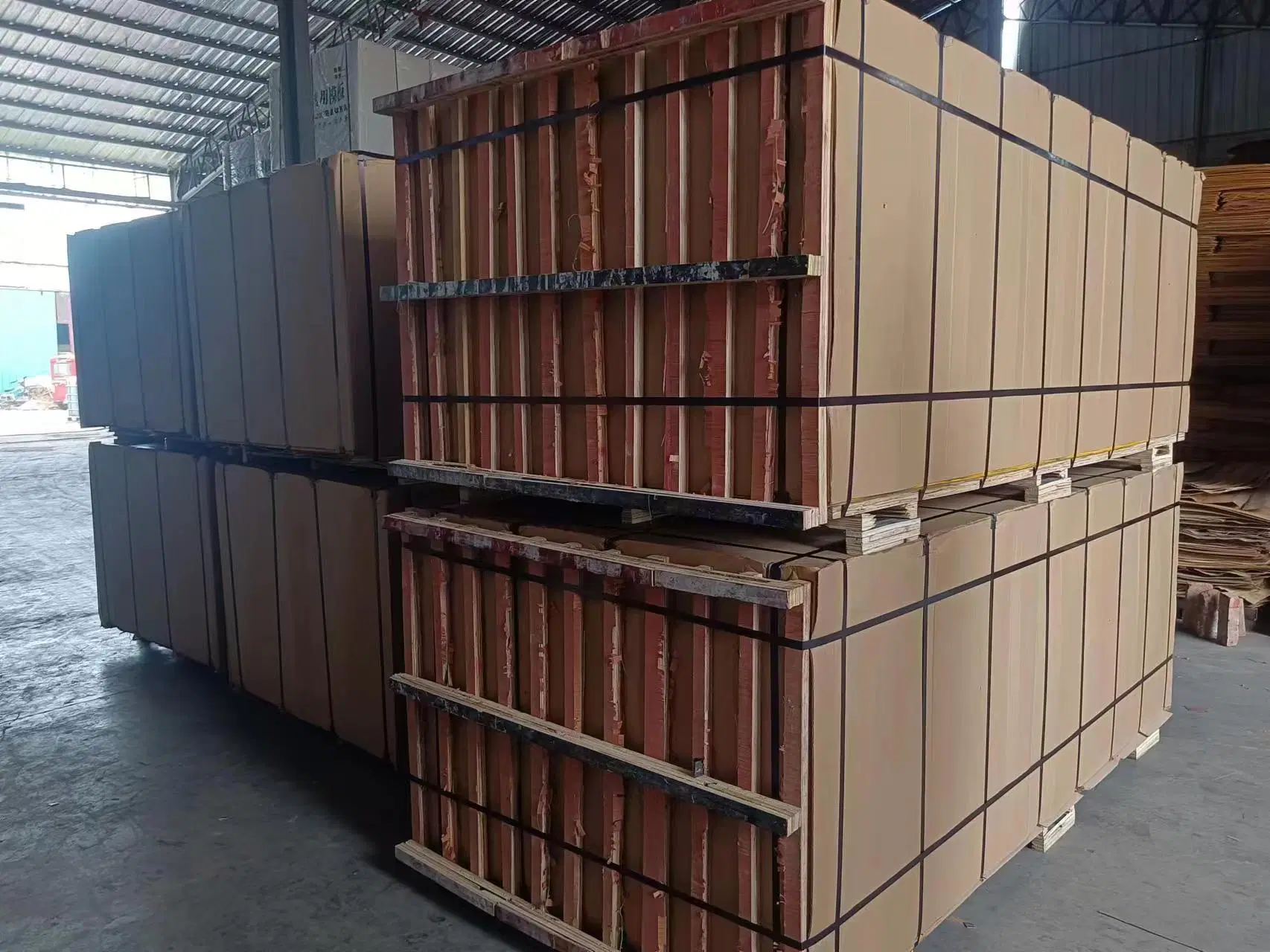 Poplar Plywood in Melamine Board / Marine Plywood / Birch Plywood/Bamboo Plywood