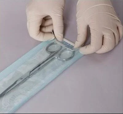 Pochette de stérilisation auto-adhésive à joint
