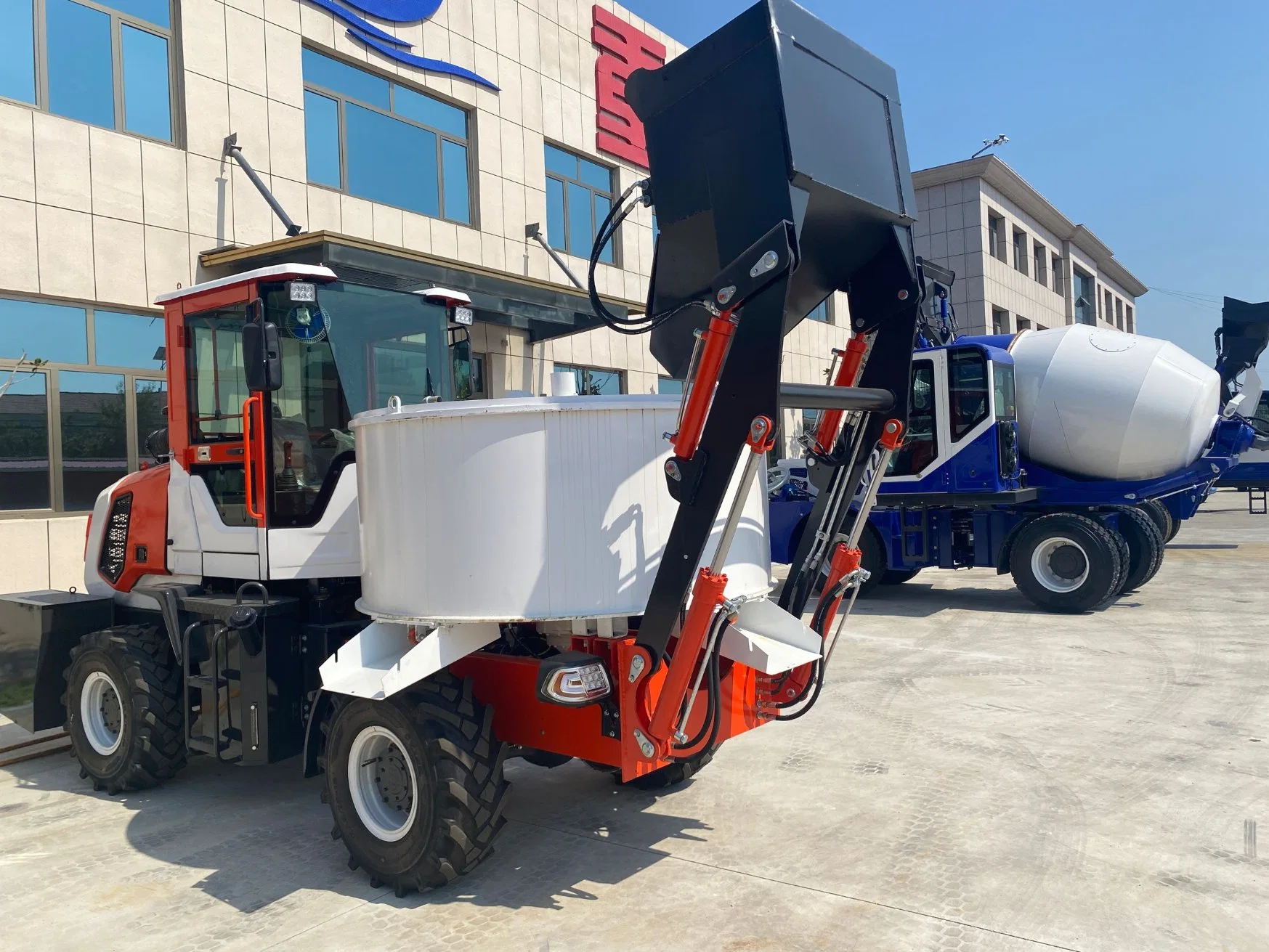 Small Self Loading Concrete Mixers Cement Mixer Prices Concrete Machine Factori Mobile Concrete Batching Mixer for Sale