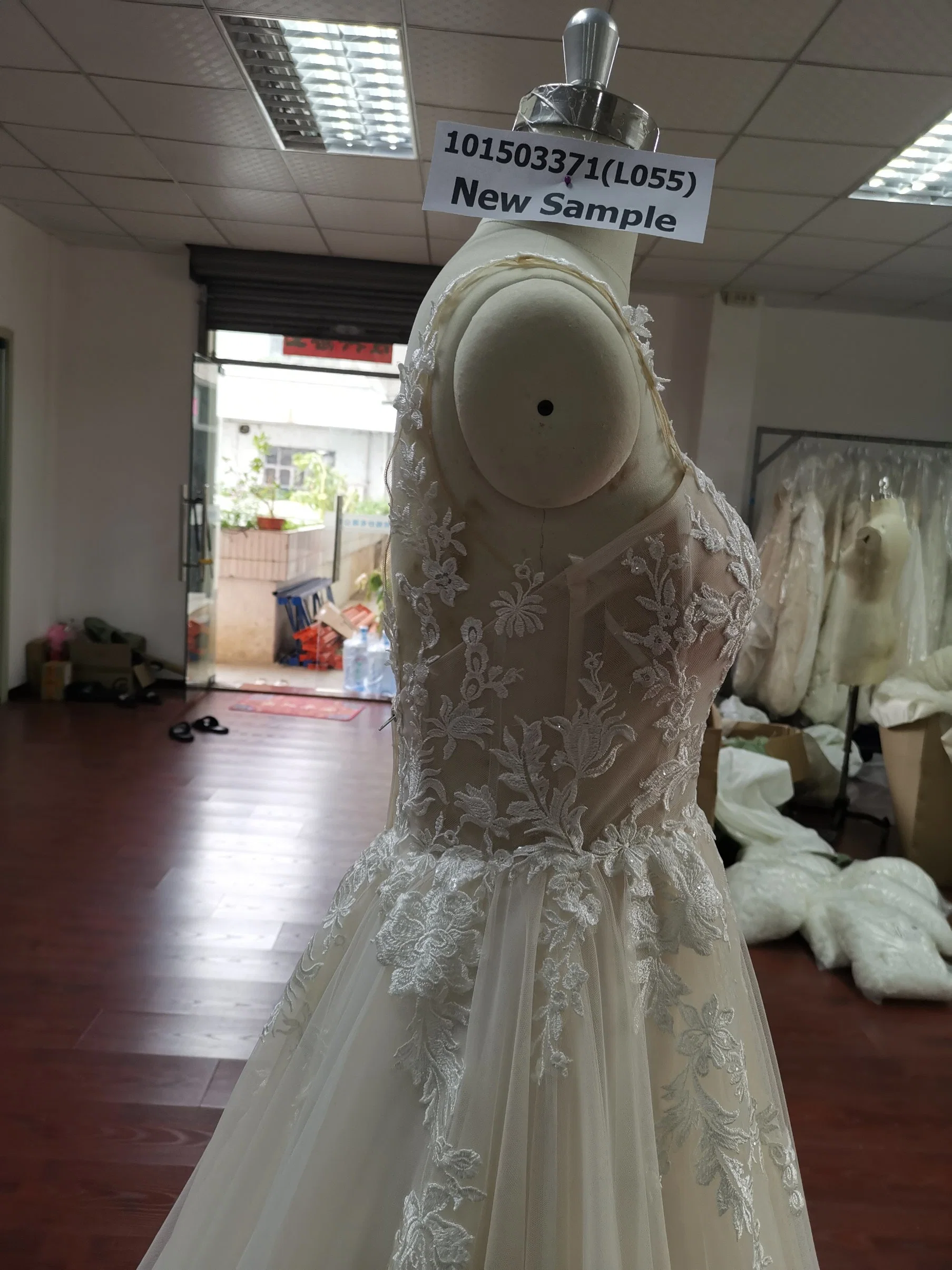 101503371 Nuevos vestidos de novia con una línea con la pletina