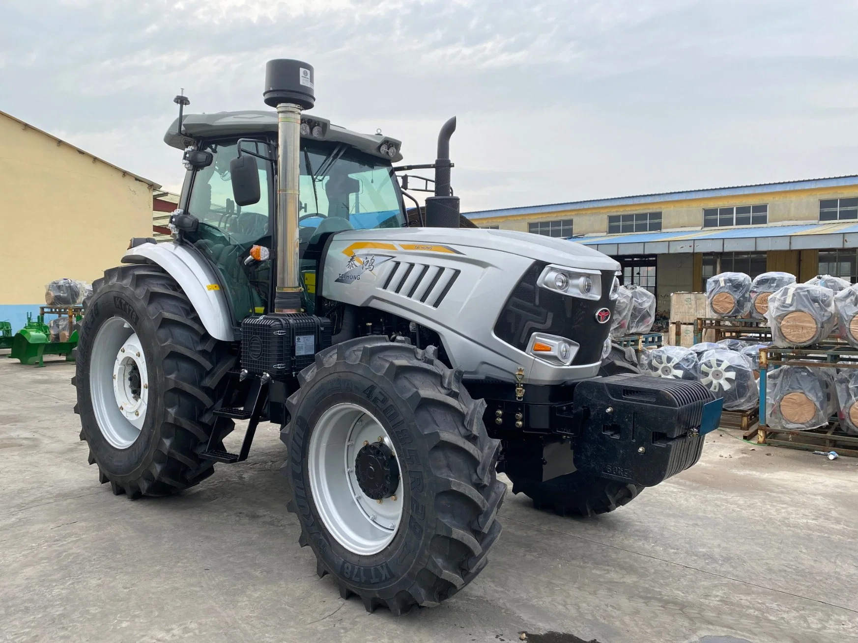 Fabricant Fournir des tracteurs agricoles compacts de haute qualité de 130HP 140HP 150HP 160HP 4WD Mini Tracteurs de pelouse de ferme