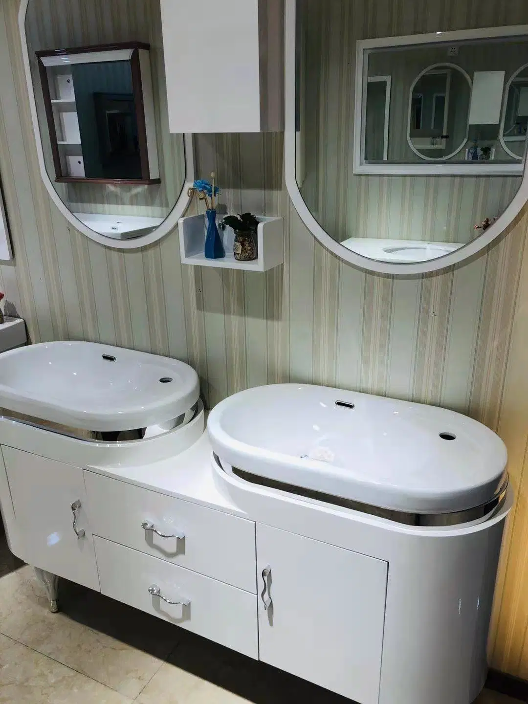 Double Sinks Bacias Hidrográficas montado na parede armário de casa de banho de PVC mobiliário com preço Completitive