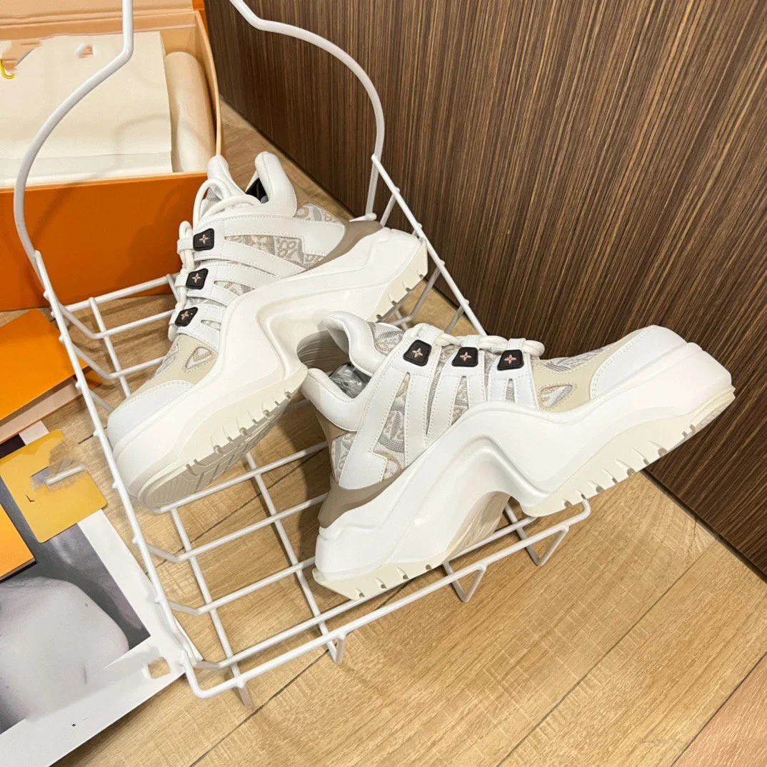 Sneaker Großhandel/Lieferant Luxus Repliken Lady Schuh Großhandel/Lieferant Berühmt Gebrandmarkt Schuhe mit L'V Logo Flat Pool Kissen Comfort Damen Designer Schuhe Hausschuhe Aus Gummi