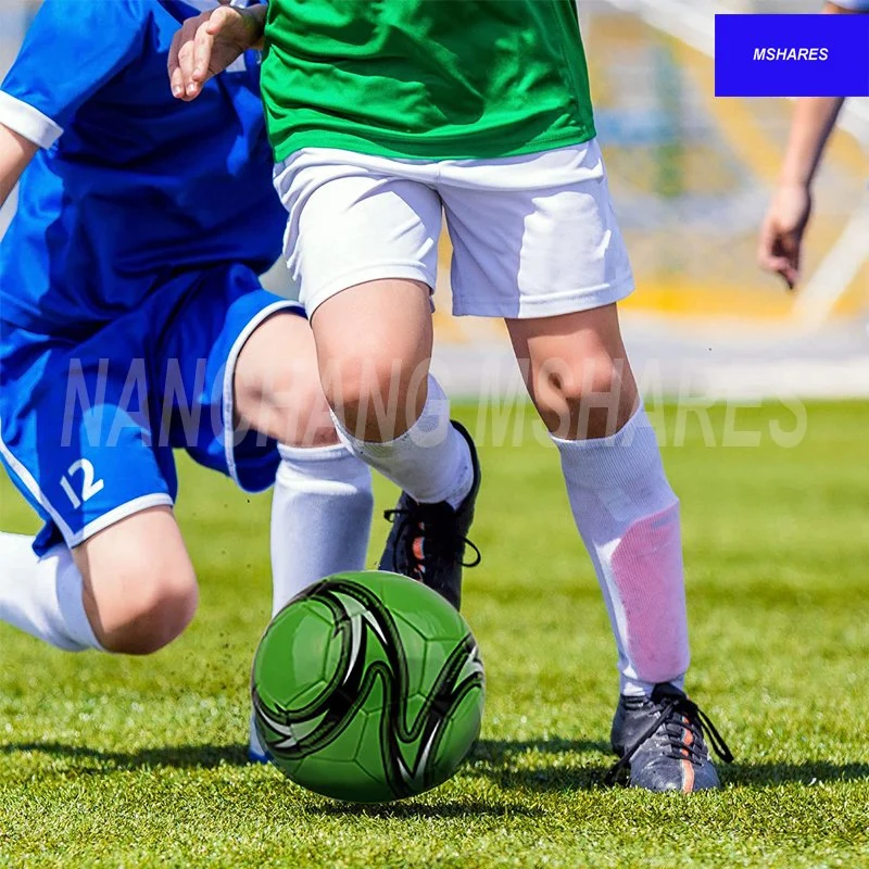 Ballon de football d'entraînement en cuir de haute qualité pour articles de sport.