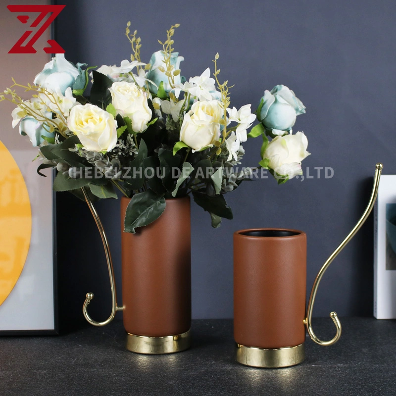 O luxo moderno Base Ouro vaso decorações inicial de couro Brown Plantadeira de cilindros de descarga para o restaurante Mesa vaso de flores