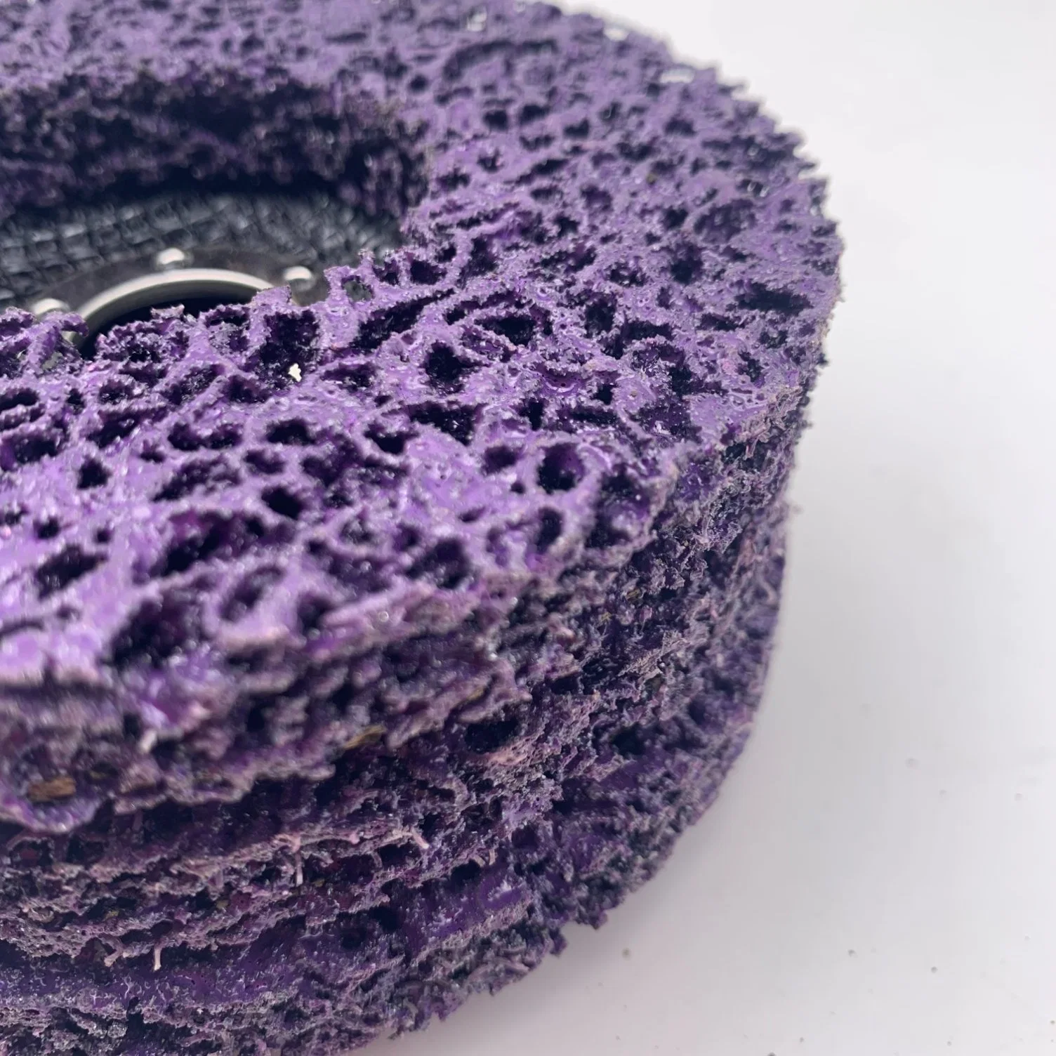 Purple Clean and Strip Disc with Premium Silicon Carbide as Abrasive Tooling for Metal Wood Plastics Stone Polishing