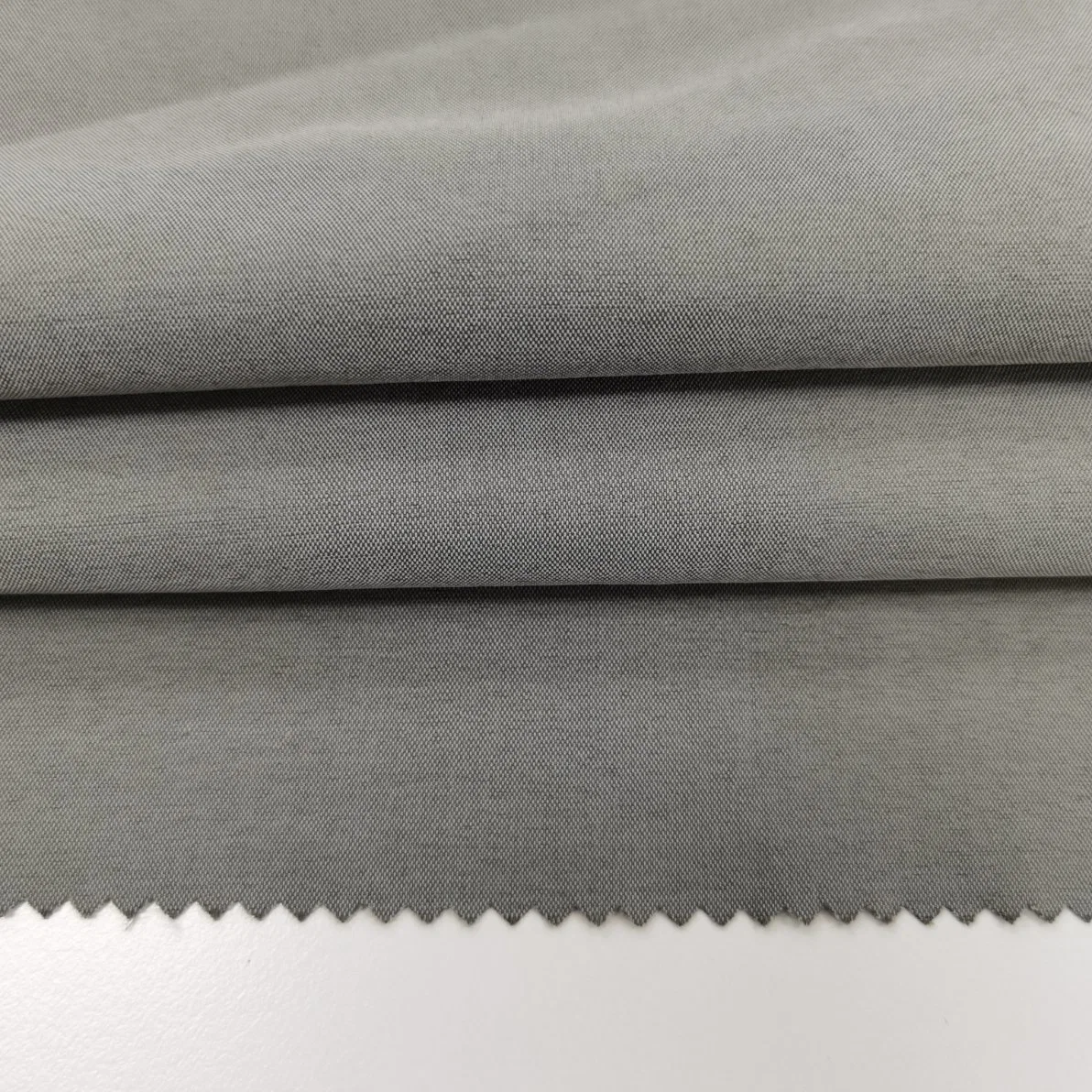 China Lieferant Nylon Polyester Kation T800 Weft elastische stumpf Poly Stoff funktionelles atmungsaktives Gewebe für Sportswear