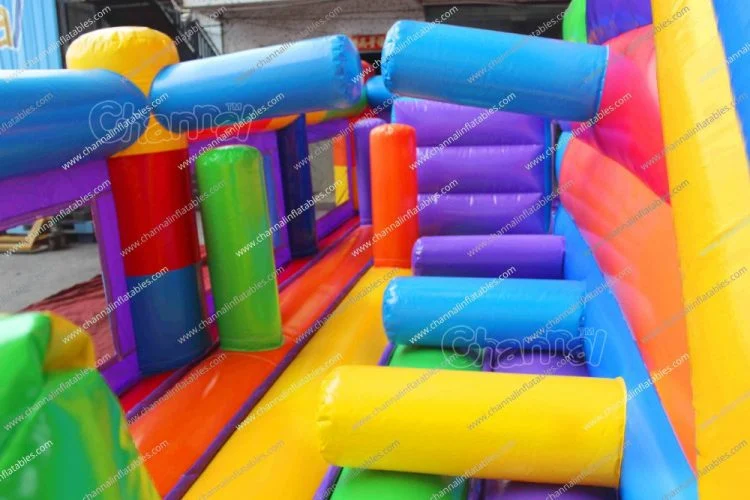 Passen Sie 0,55 mm PVC-Plane Aufblasbare Spielzeug Cartoon Charakter Schloss Bounce House