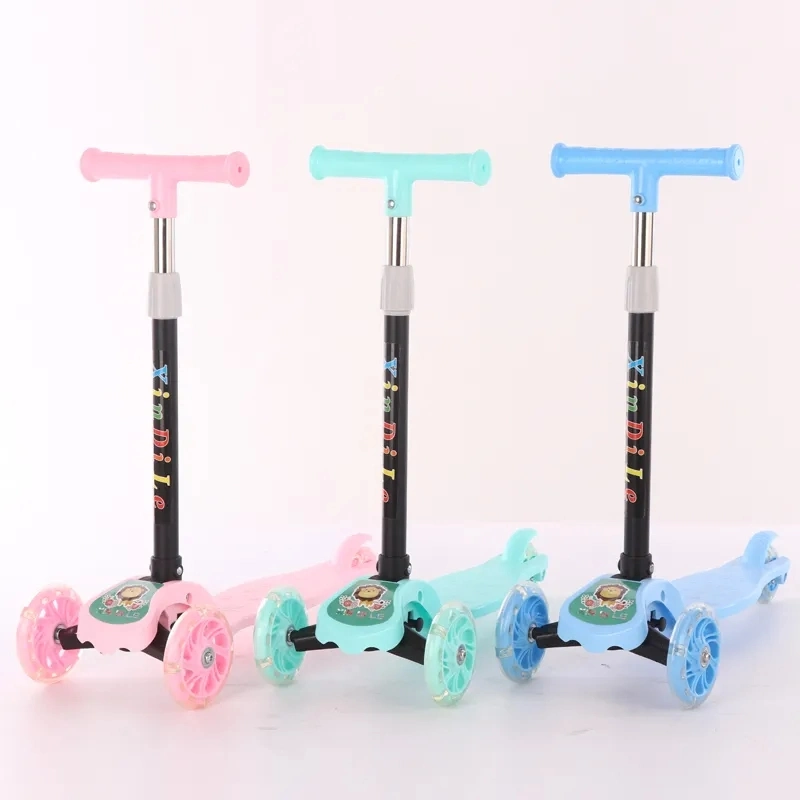 Hot Sales by Manufacturers New Design Folding Children Scooter Wholesale Cheap Pedal Bike Foot Three/Wheels Flash Kids Scooter in Stock